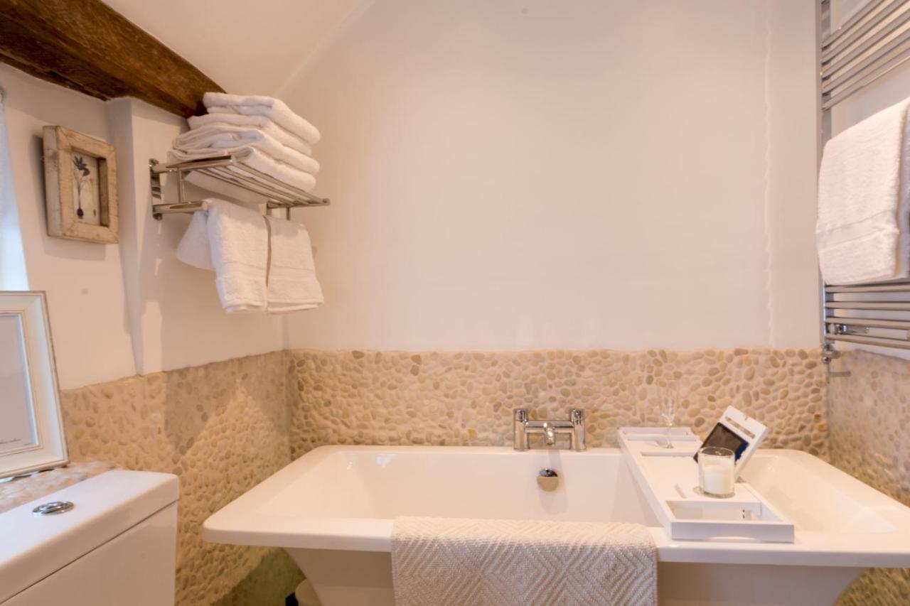 Miller Cottage A Luxury 1550'S Cottage In The Historic Centre Of سافرون والدن المظهر الخارجي الصورة